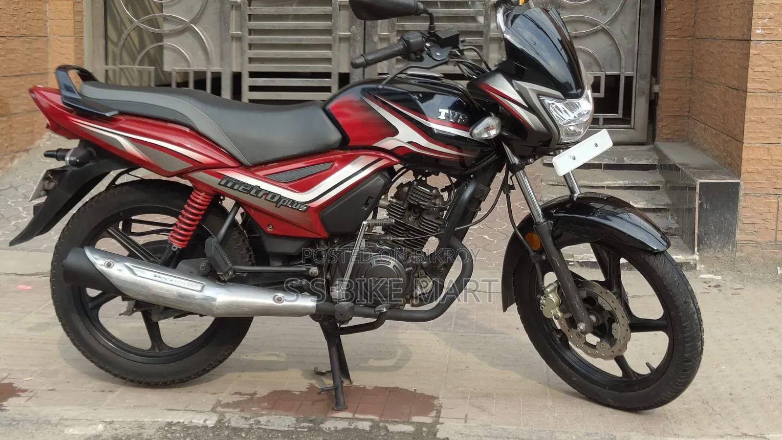 টিভিএস মেট্রো প্লাস ২০২৪ কালো