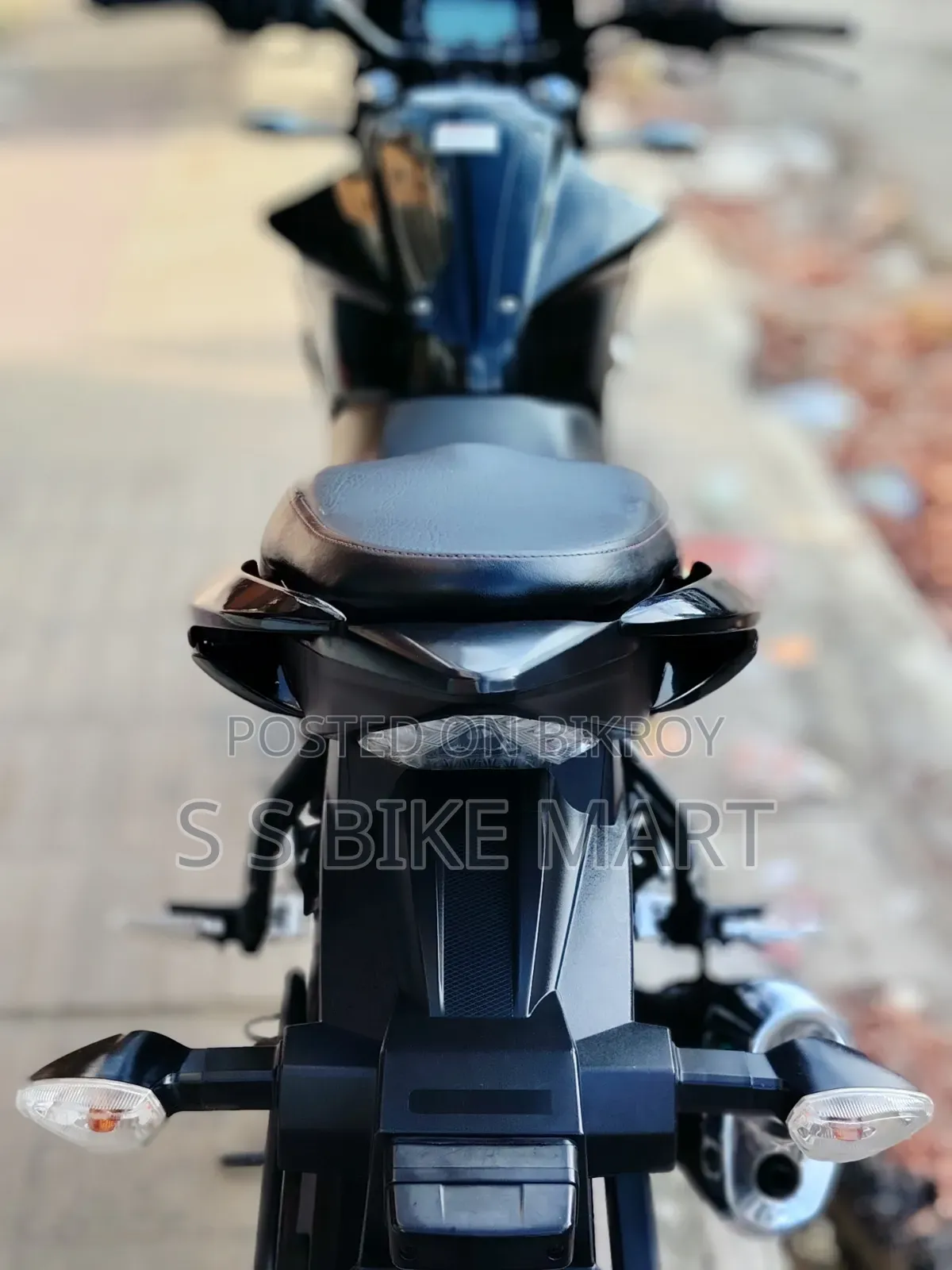 সুজুকি জিক্সার ২০২৩ ব্ল্যাক