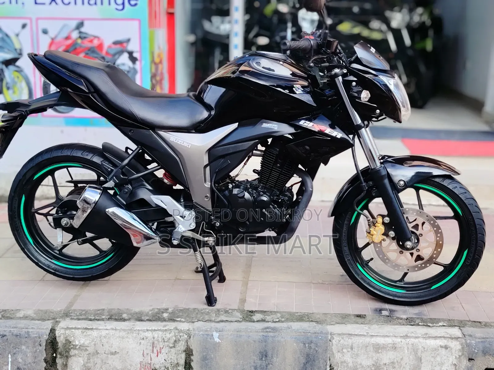 সুজুকি জিক্সার ২০২৩ ব্ল্যাক