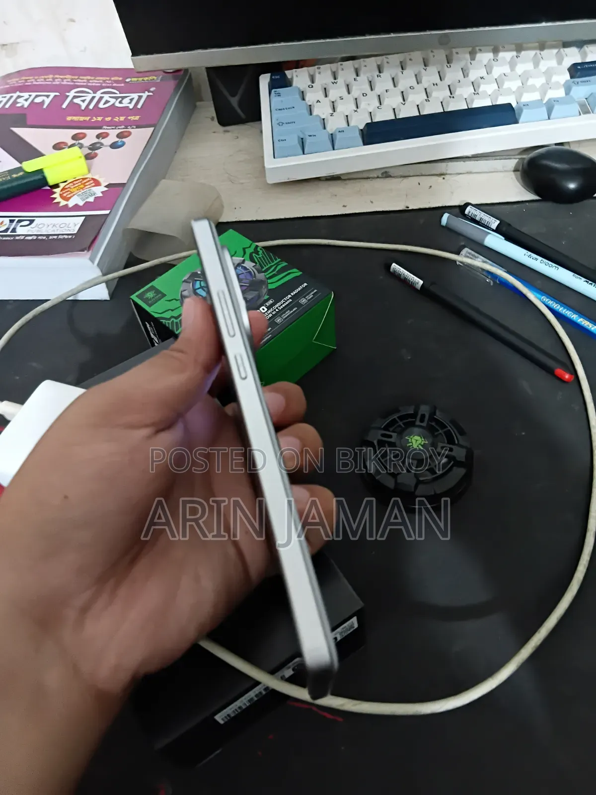 আইকিউওও ২৫৬ জিবি সাদা