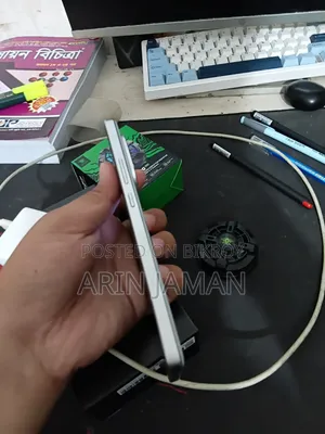 আইকিউওও ২৫৬ জিবি সাদা