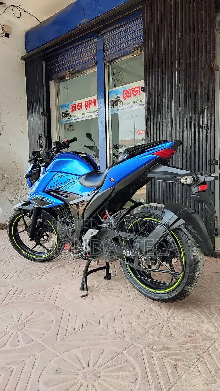 2023 Blue Suzuki Gixxer