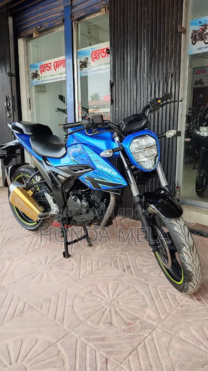 2023 Blue Suzuki Gixxer