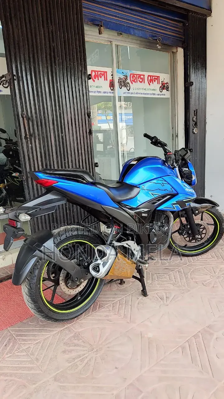 2023 Blue Suzuki Gixxer
