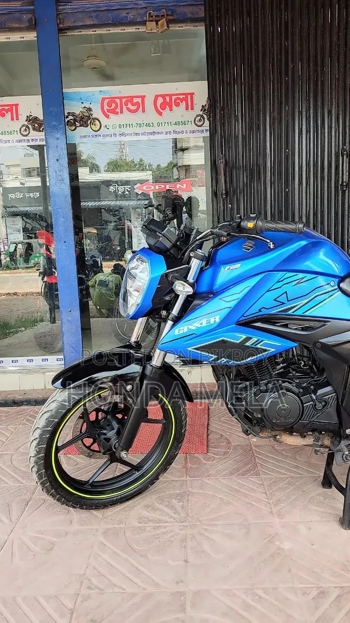 2023 Blue Suzuki Gixxer