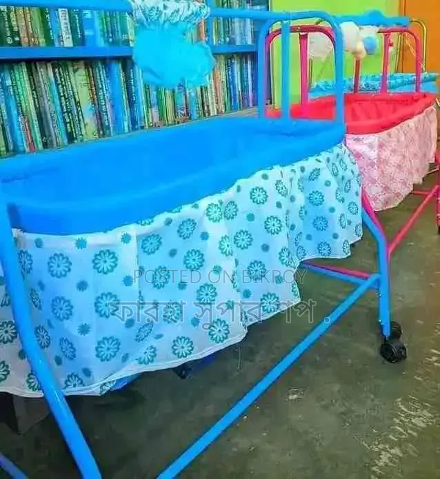 বাচ্চাদের দোলনা