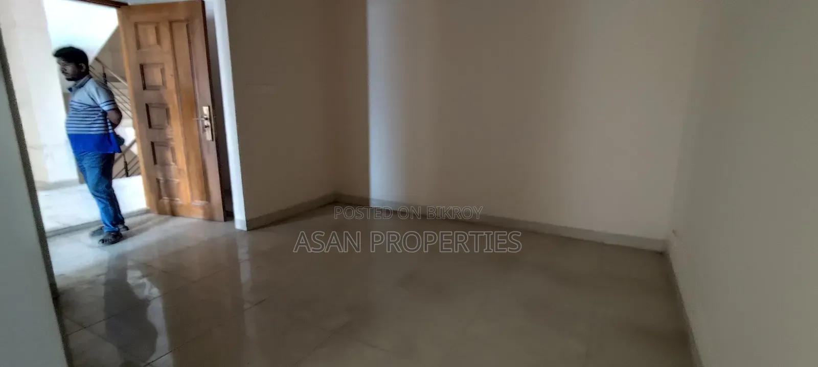 লেক সার্কাস রোড, পান্থপথ এ ৩ বেডরুমের এপার্টমেন্ট বিক্রয়