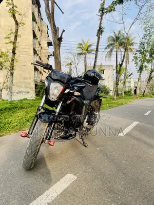 নতুন সুজুকি জিক্সার ২০২৪ কালো
