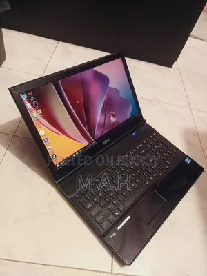 Laptop Fujitsu Lifebook AH532 4GB Intel Core i3 HDD 320GB