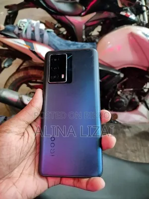 iQOO 128 GB Blue