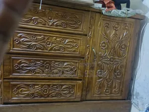 Koroigach wooden wardrobe for sale
