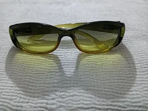 বিক্রির জন্য ব্যবহৃত আসল গুচ্চি সানগ্লাস