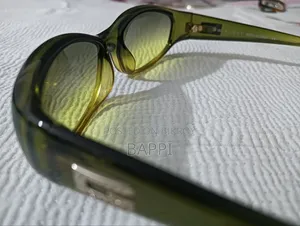 বিক্রির জন্য ব্যবহৃত আসল গুচ্চি সানগ্লাস