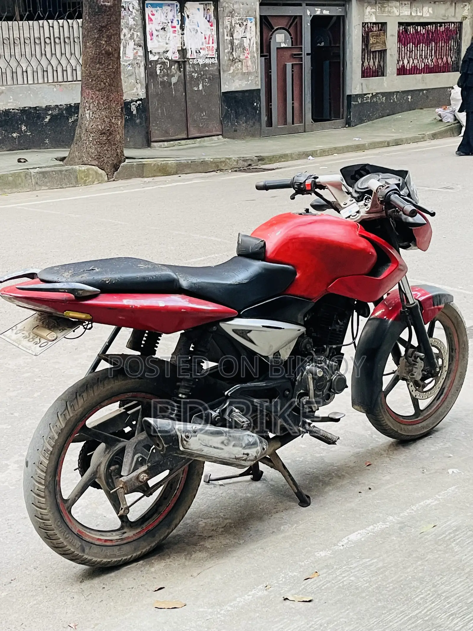 বাজাজ পালসার ১৩৫ এলএস ২০১৪ লাল