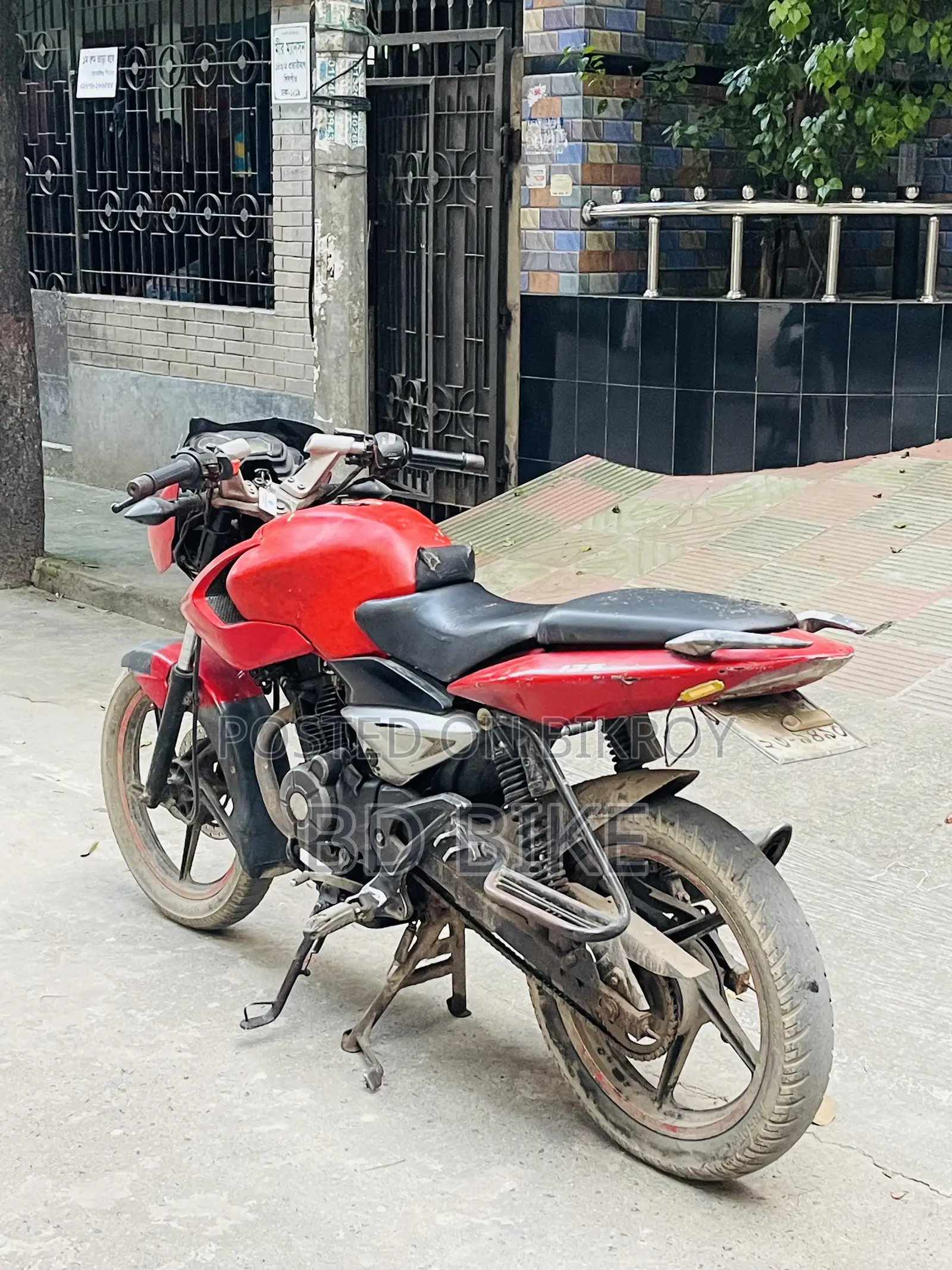 বাজাজ পালসার ১৩৫ এলএস ২০১৪ লাল