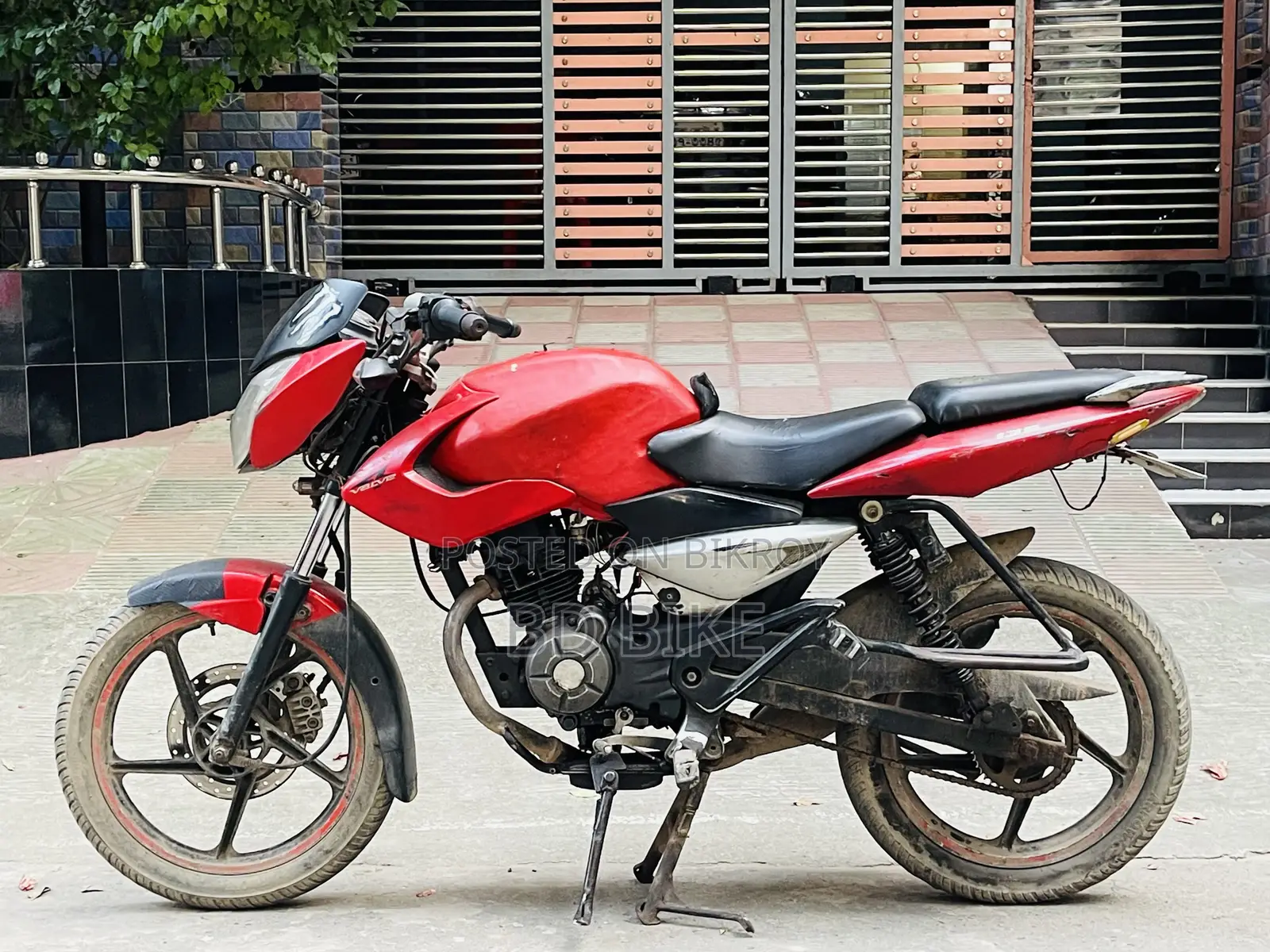 বাজাজ পালসার ১৩৫ এলএস ২০১৪ লাল