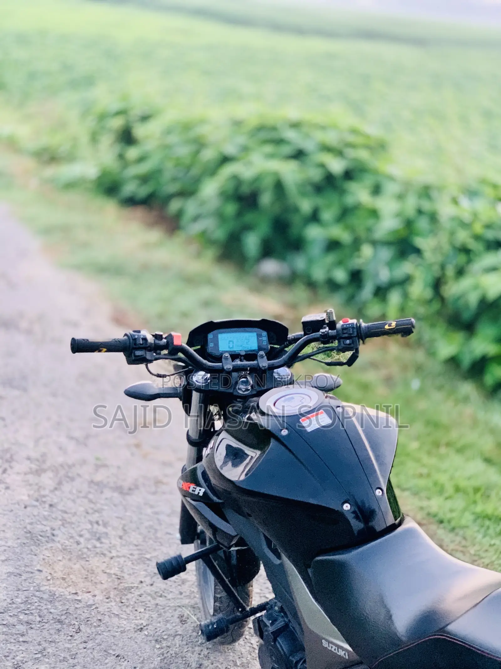 সুজুকি জিক্সার ২০২৫ ব্ল্যাক