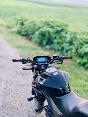 সুজুকি জিক্সার ২০২৫ ব্ল্যাক
