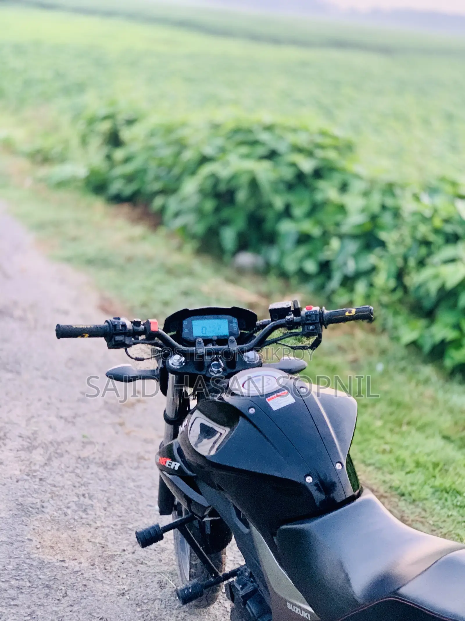 সুজুকি জিক্সার ২০২৫ ব্ল্যাক