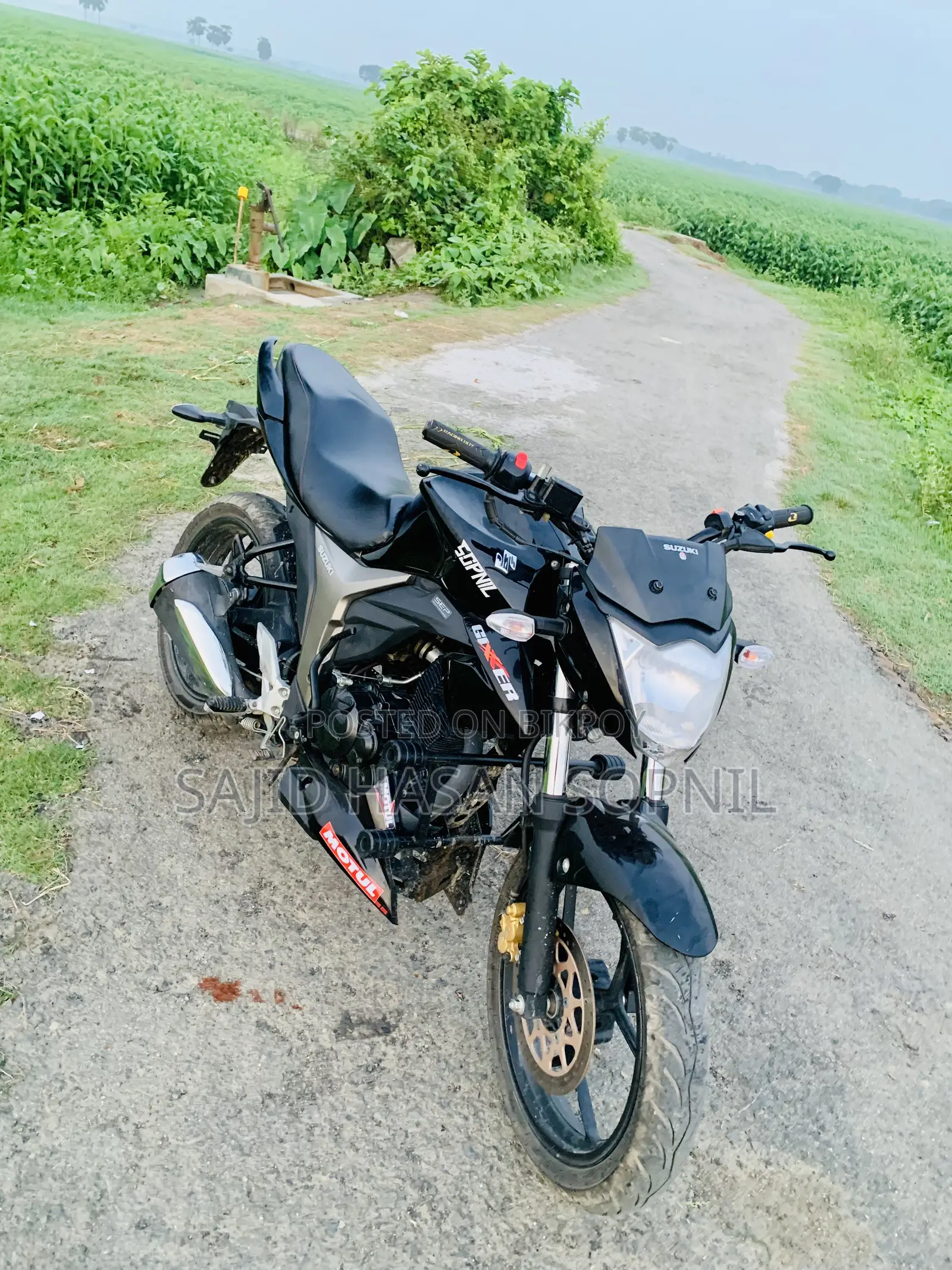 সুজুকি জিক্সার ২০২৫ ব্ল্যাক