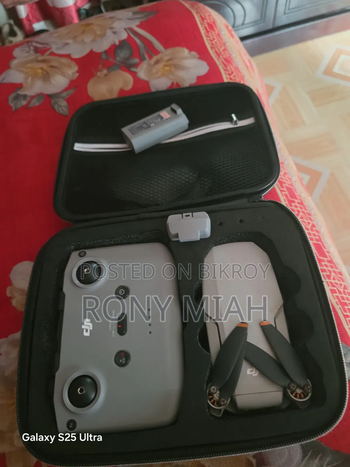 Dji Mini 2, Combo, Everything is available, had a slight crack which is glued