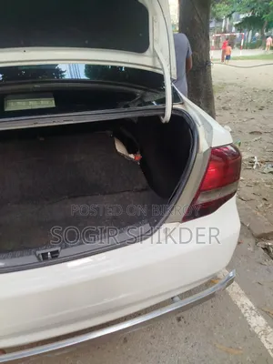 টয়োটা অ্যাক্সিও ২০১১ হোয়াইট