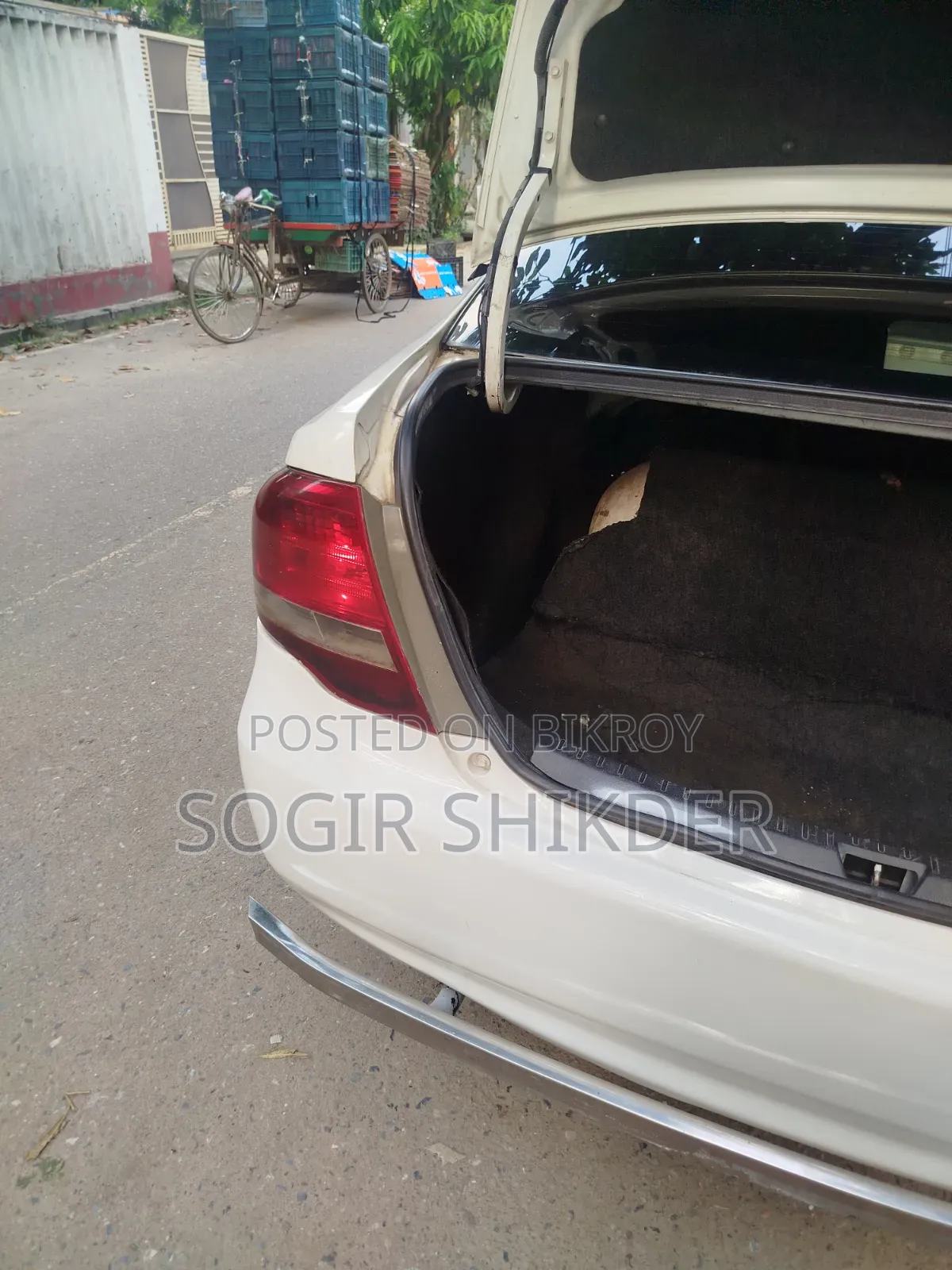 টয়োটা অ্যাক্সিও ২০১১ হোয়াইট