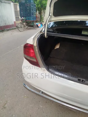 টয়োটা অ্যাক্সিও ২০১১ হোয়াইট