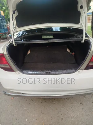 টয়োটা অ্যাক্সিও ২০১১ হোয়াইট