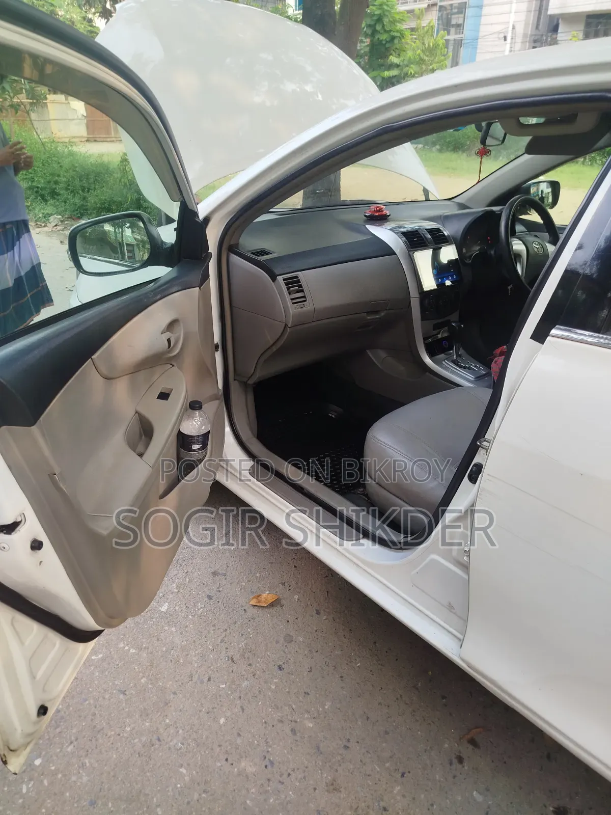 টয়োটা অ্যাক্সিও ২০১১ হোয়াইট