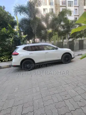 নিসান এক্স-ট্রেইল ২.০ হাইব্রিড এফডব্লিউডি ২০১৮ পার্ল