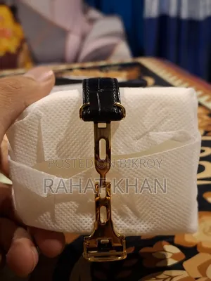 এলিগ্যান্ট রেকট্যাঙ্গুলার ড্রেস ওয়াচ – কার্টিয়ার-স্টাইল ⌚️