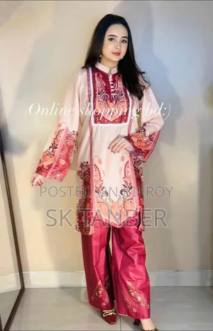 চিক অ্যান্ড স্লিক ম্যজোলিকা প্রিন্ট