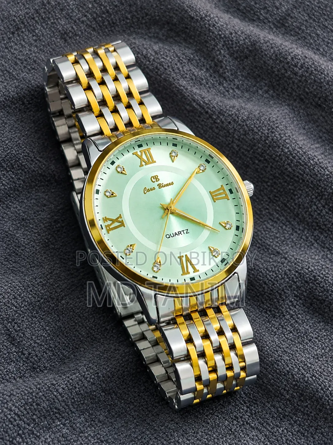 I want to sell the golden colored watch, completely brand new