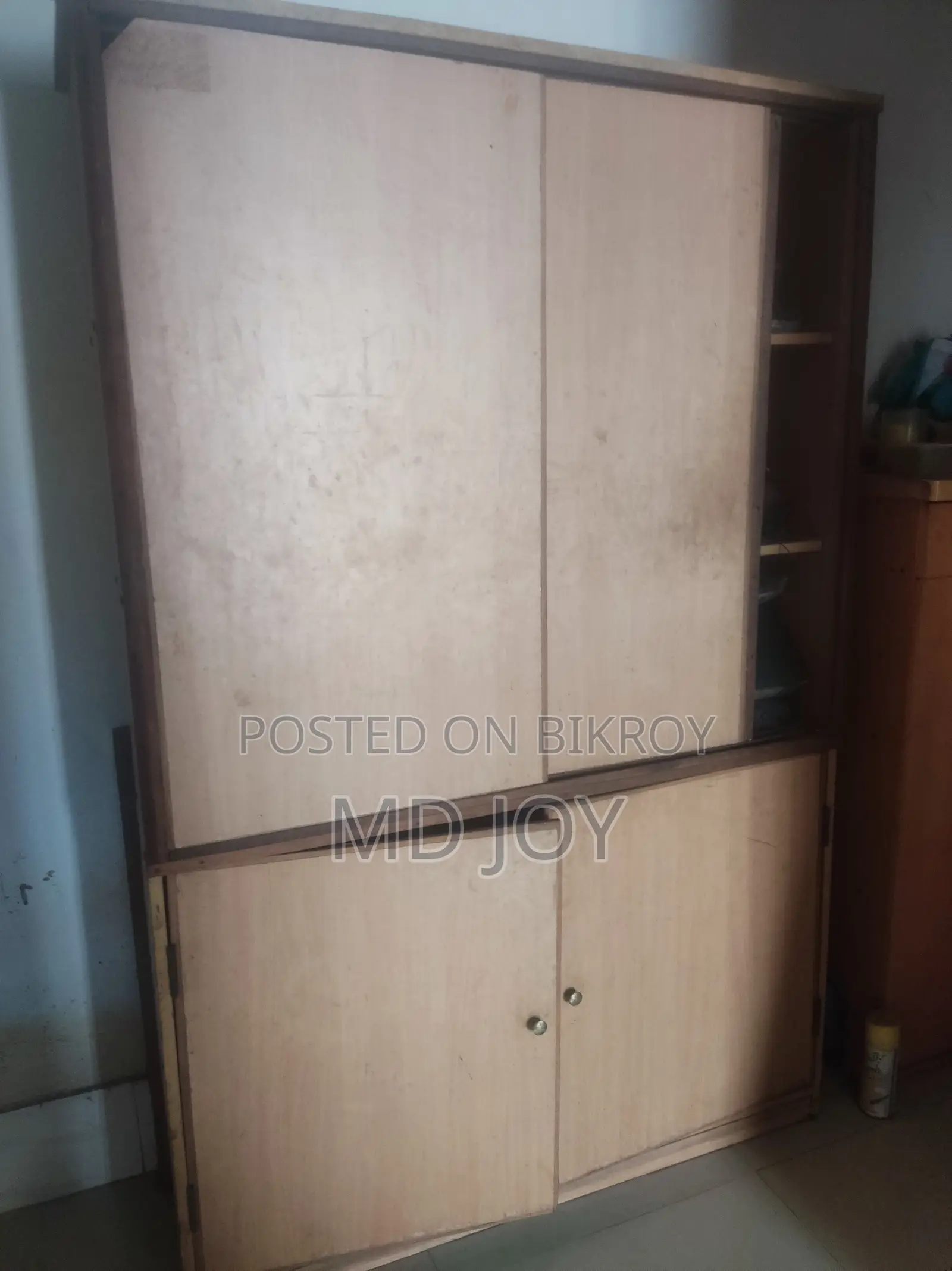 হাফ বুকশেলফ, হাফ জুতার ড্রয়ার