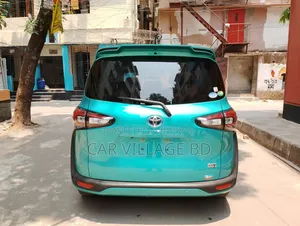 Toyota Sienta 2020 Green