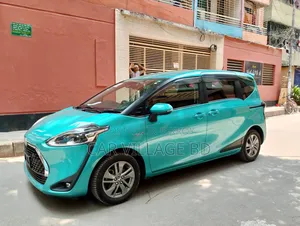 Toyota Sienta 2020 Green