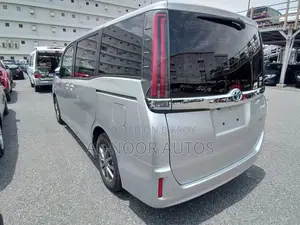 Toyota Noah 1.8 FWD Hybrid (7 seater) 2021 Silver