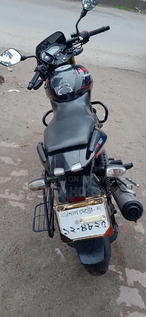 বাজাজ পালসার ১৫০ ২০২২ লাল