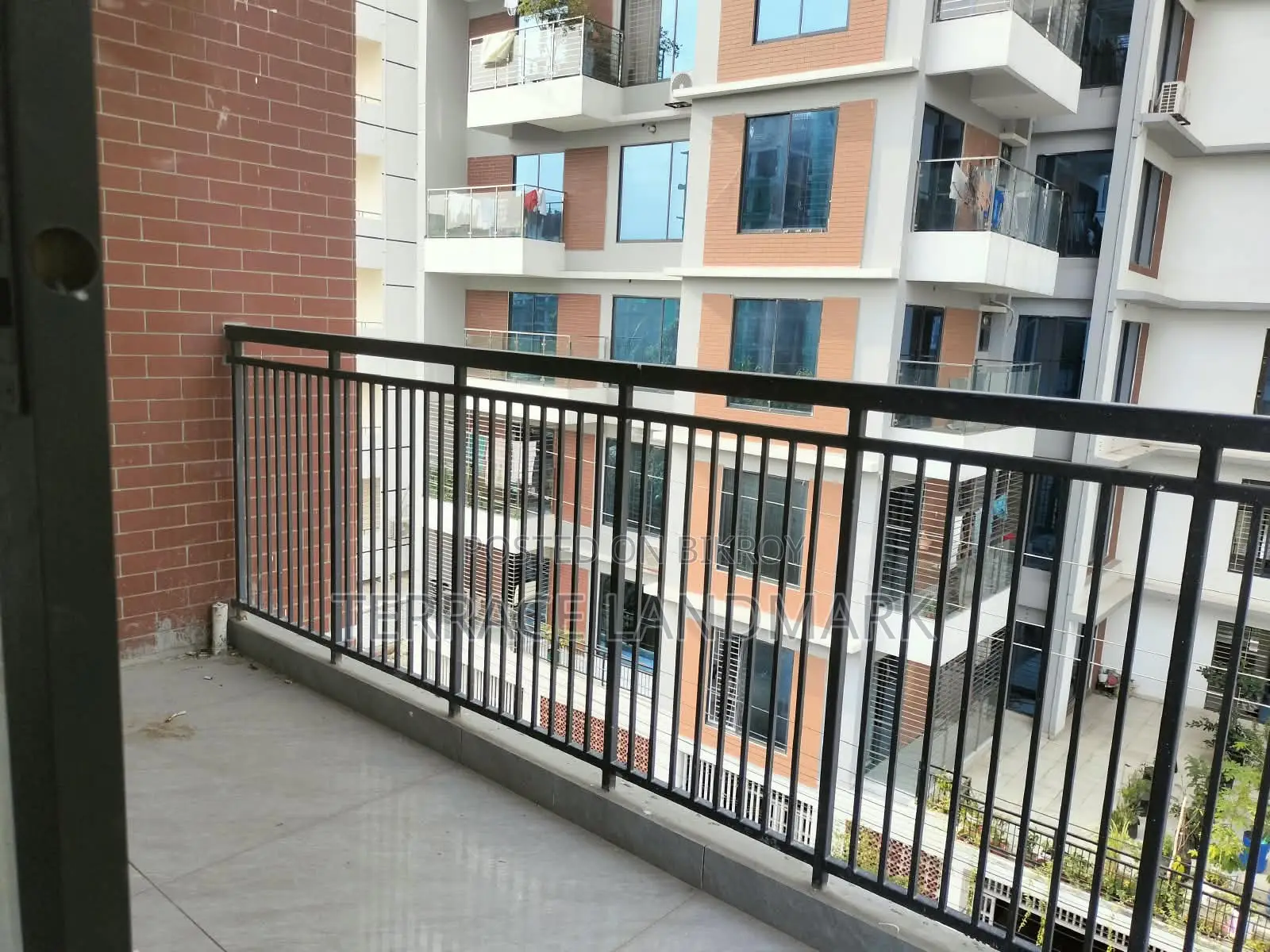 5 Bedroom Apartment in Basundhara for sale
