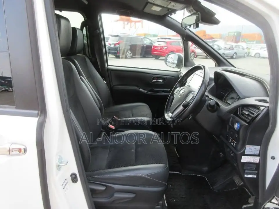 Toyota Voxy Hybrid ZS Kirameki III 2WD 7-Seater 2021 Pearl