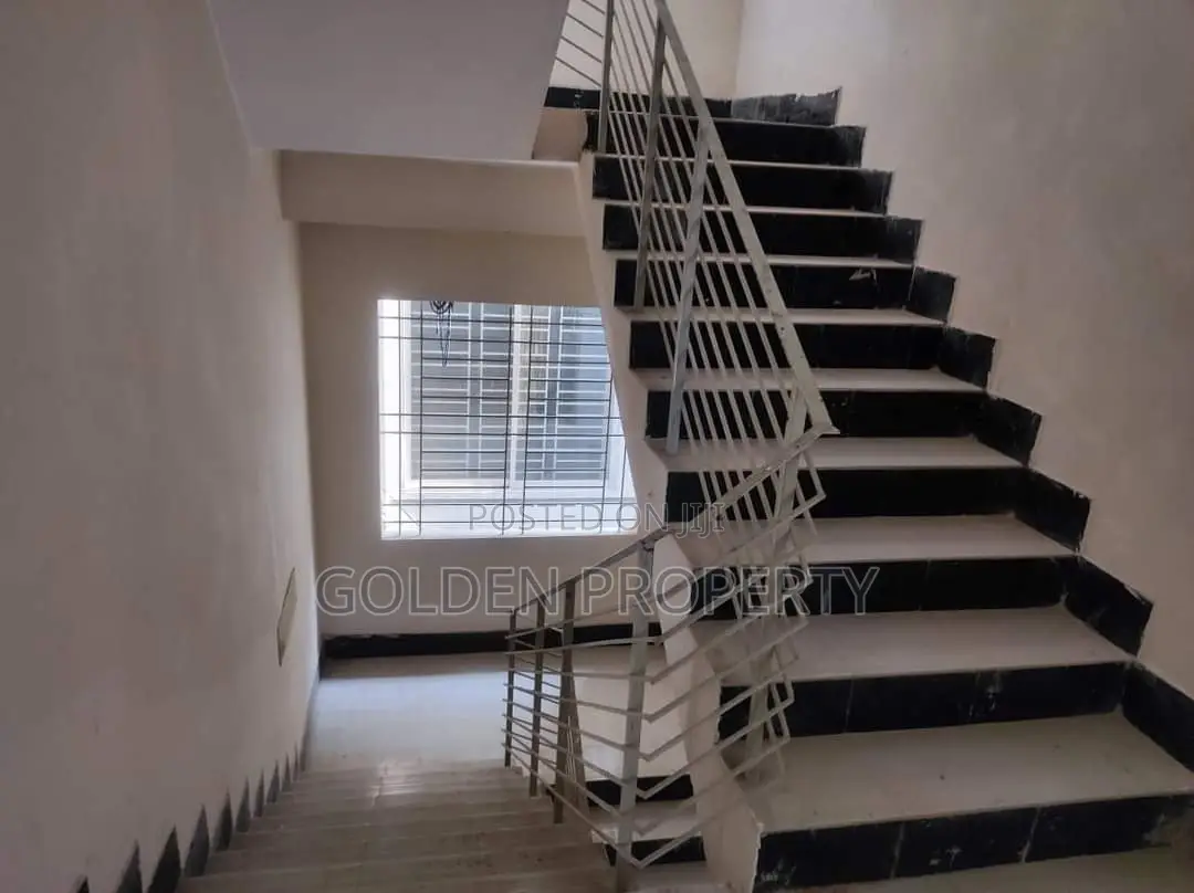 3bdrm Apartment in বসুন্ধরা নতুন রেডি, Basundhara for sale