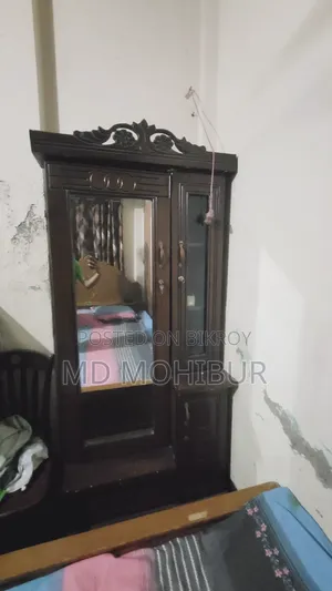 2 chairs come with the table Emergency Sell