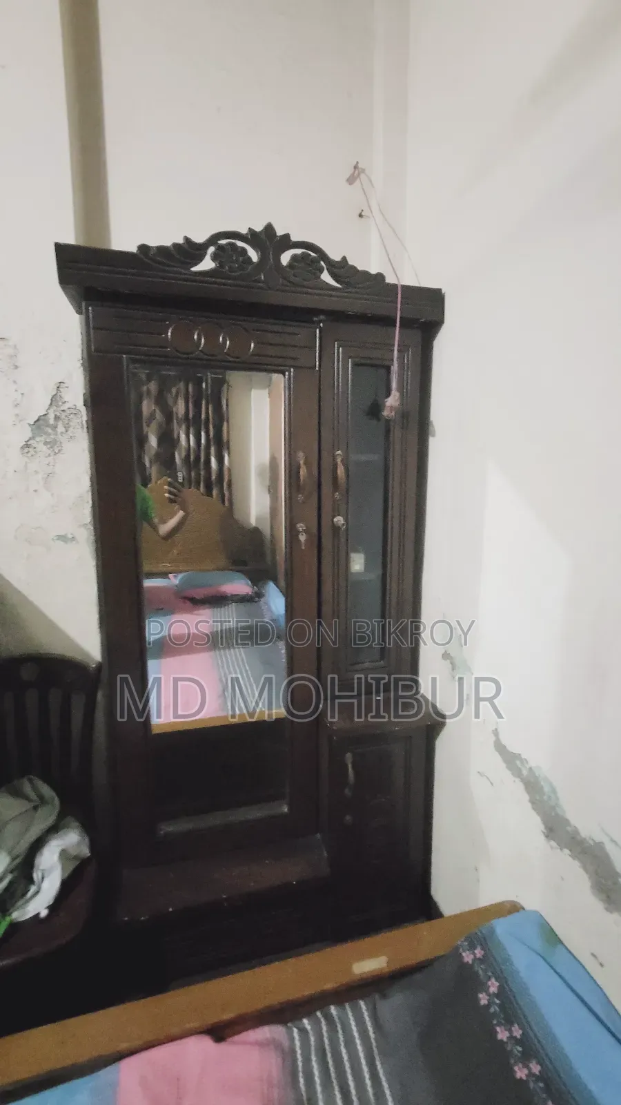 2 chairs come with the table Emergency Sell