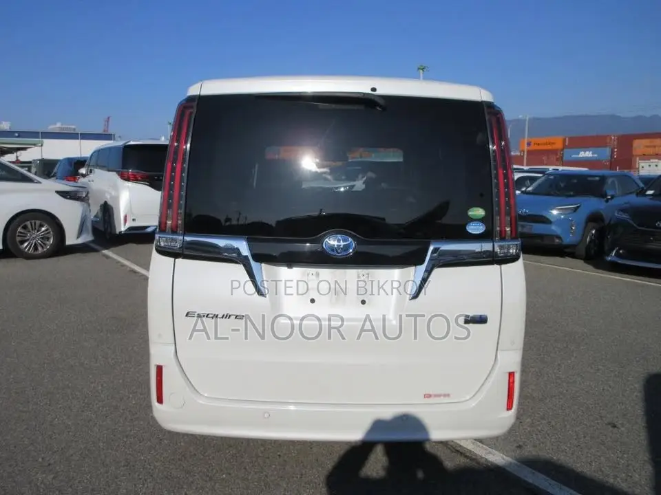 Toyota Esquire 2021 Pearl