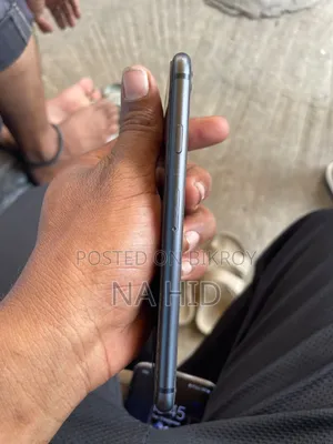 অ্যাপল আইফোন ৮ ৬৪ জিবি ব্ল্যাক