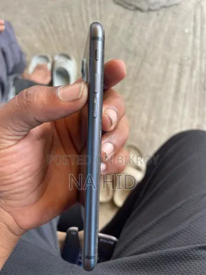 অ্যাপল আইফোন ৮ ৬৪ জিবি ব্ল্যাক