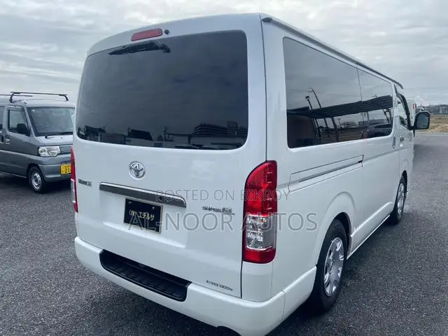 Toyota HiAce 2021 White