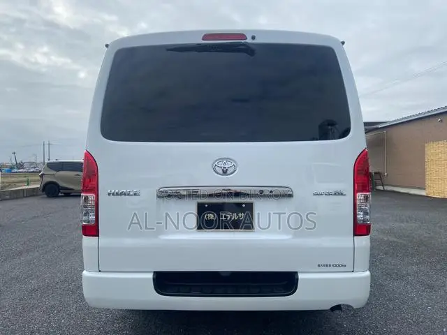 Toyota HiAce 2021 White