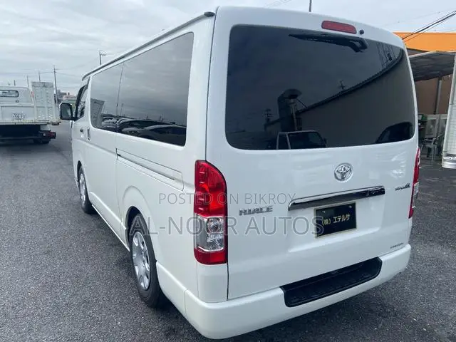 Toyota HiAce 2021 White